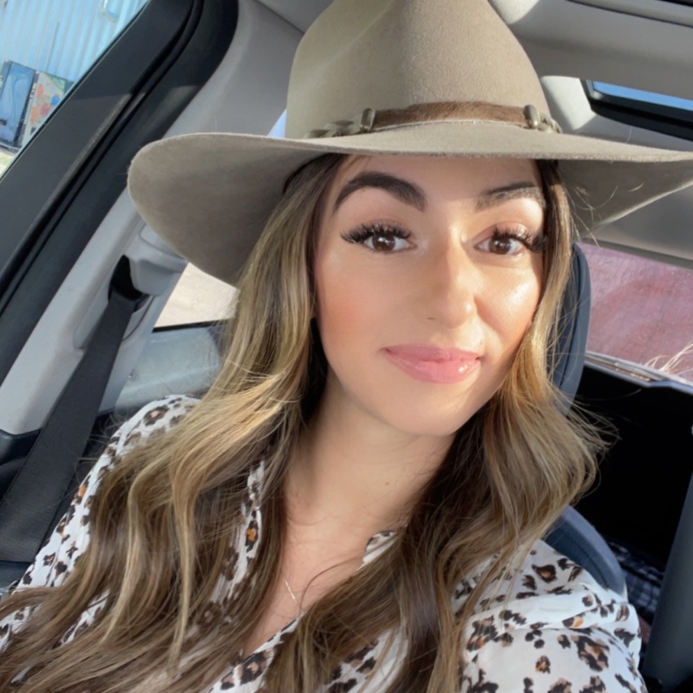 Meet your Posher, Danielle